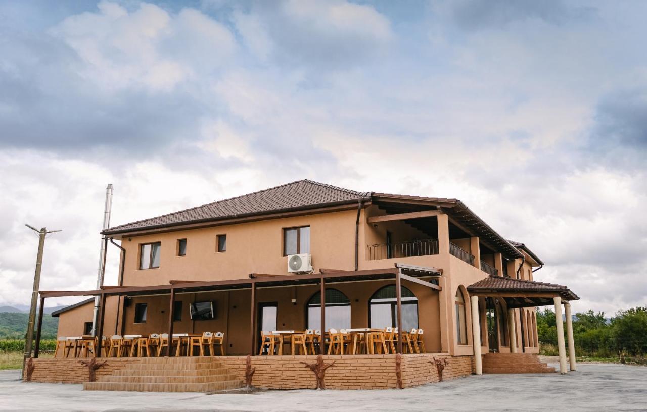 Pensiune-Restaurant Palace Carpinet Exterior foto