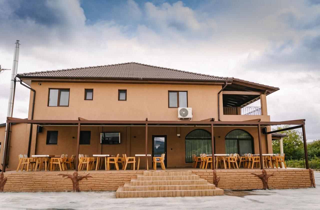 Pensiune-Restaurant Palace Carpinet Exterior foto