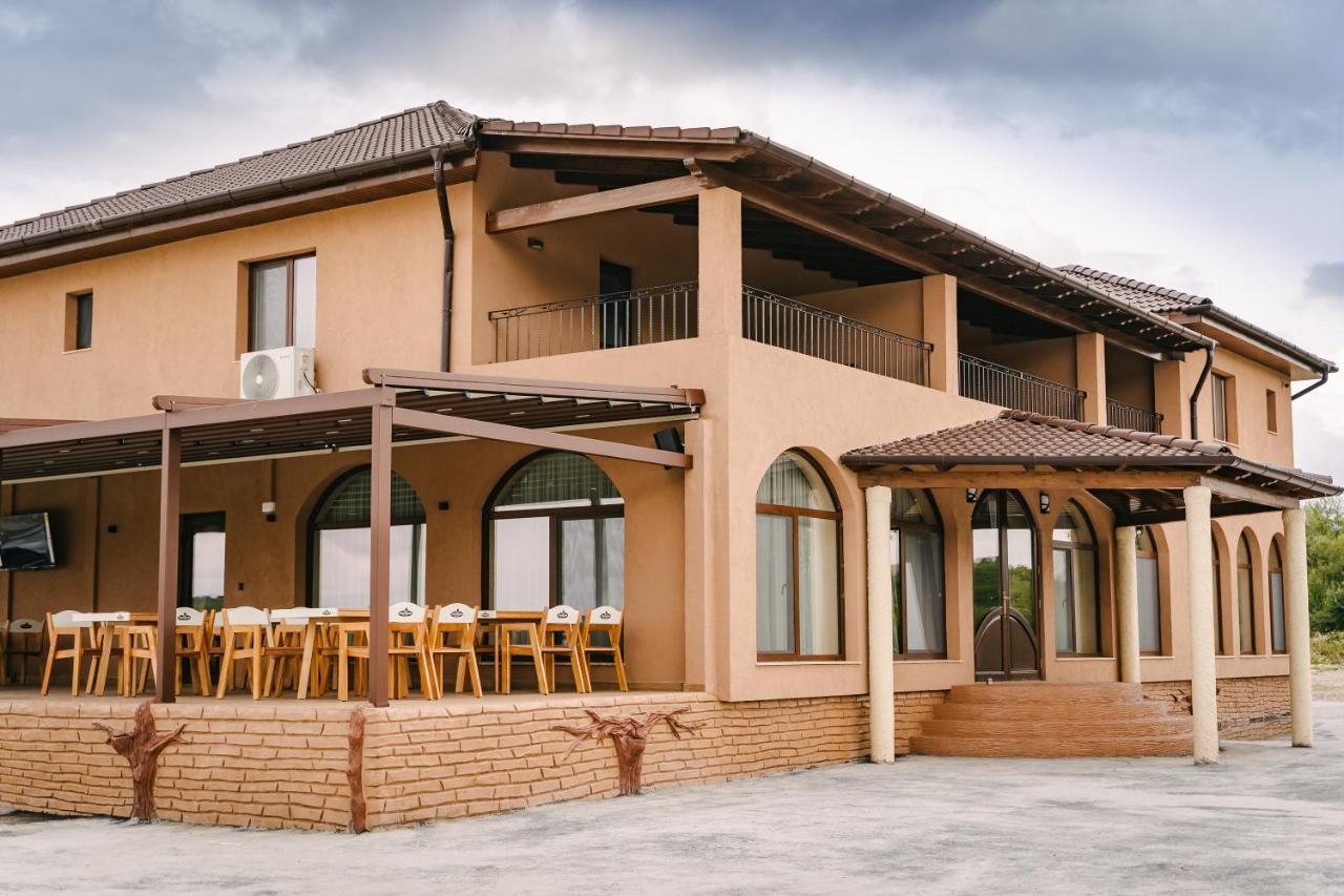 Pensiune-Restaurant Palace Carpinet Exterior foto