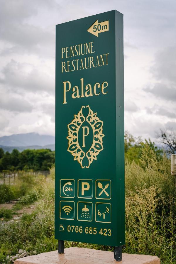Pensiune-Restaurant Palace Carpinet Exterior foto
