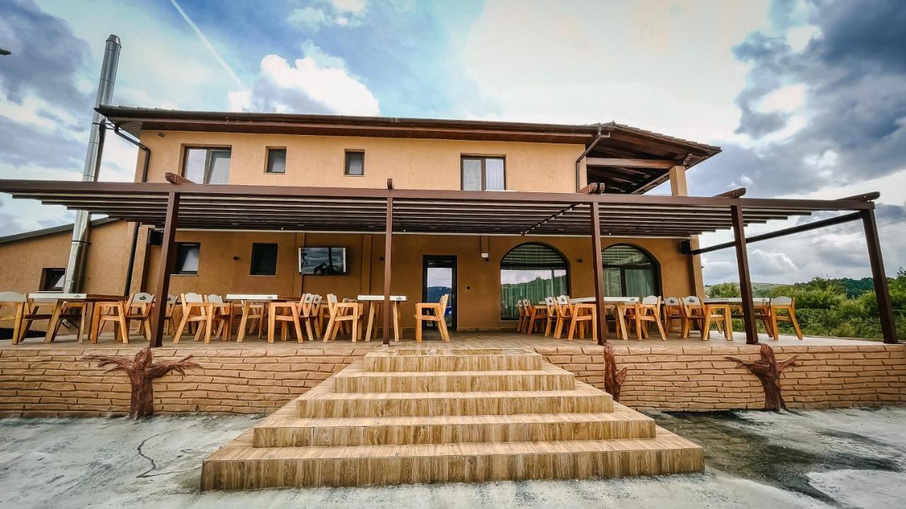 Pensiune-Restaurant Palace Carpinet Exterior foto